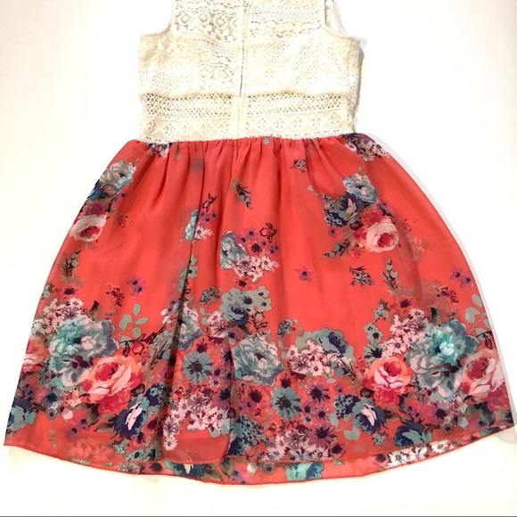 Trixxi Coral Print MiniDress With Crocheted Bodice - Picture 7 of 8